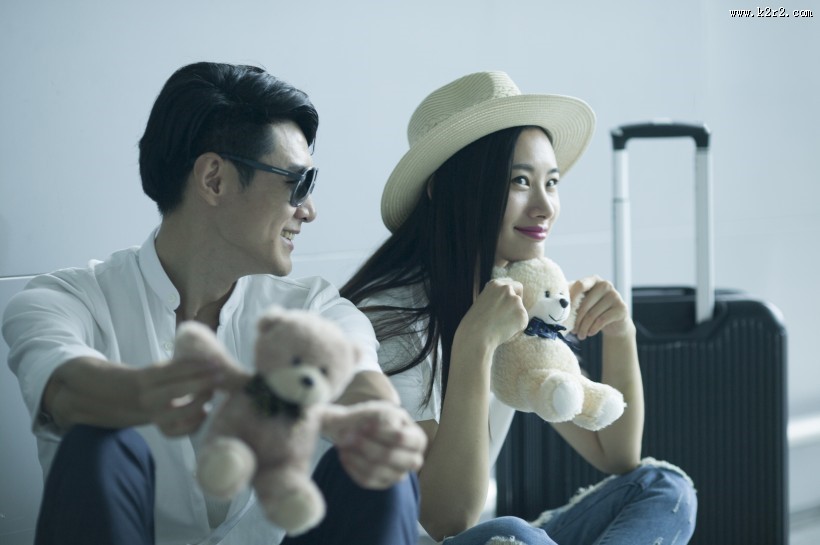 男女情侣情人节机场准备旅行图片