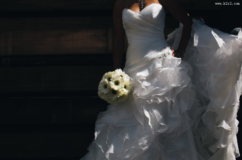 穿着婚纱的新娘图片大全