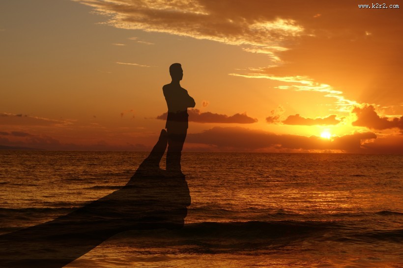 商务人士看向远方思考剪影图片大全