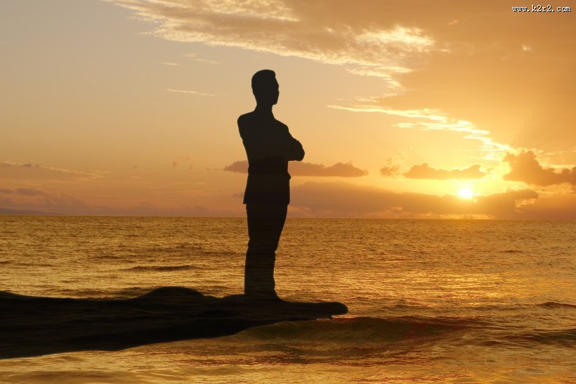 商务人士看向远方思考剪影图片大全