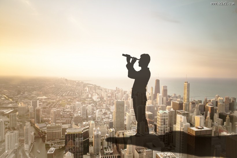 商务人士看向远方思考剪影图片大全