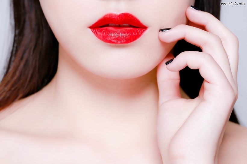 涂口红的嘴唇图片大全