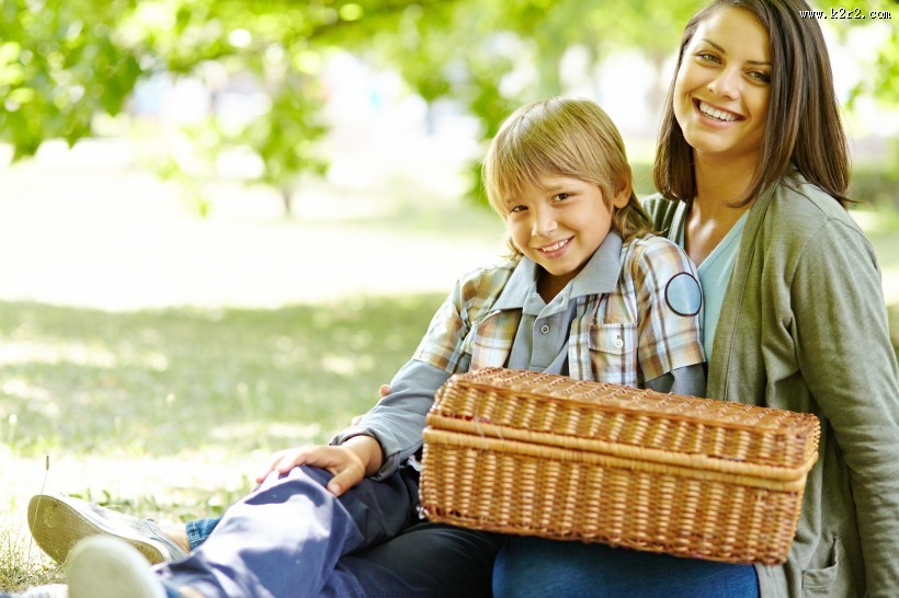 妈妈和宝贝在一起的开心时光图片