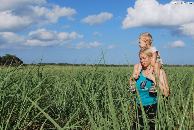 妈妈和宝贝在一起的开心时光图片