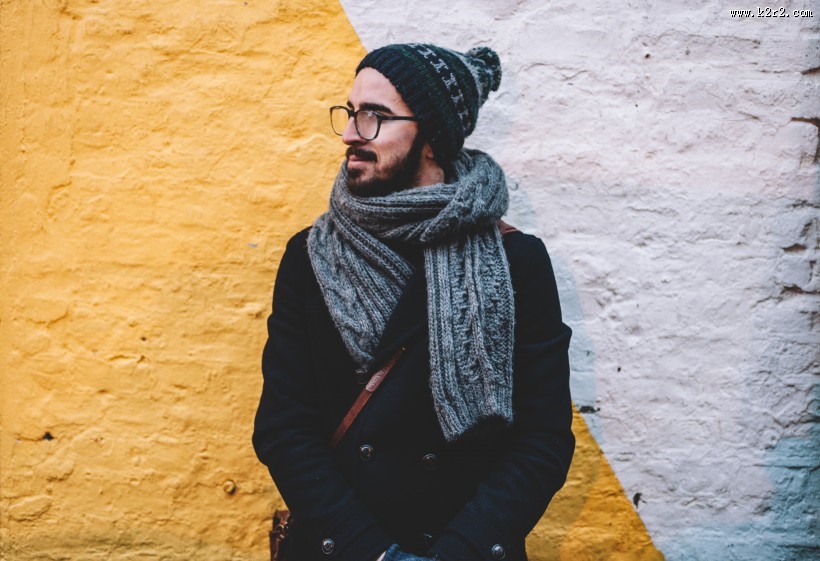 带着眼镜的男子图片大全