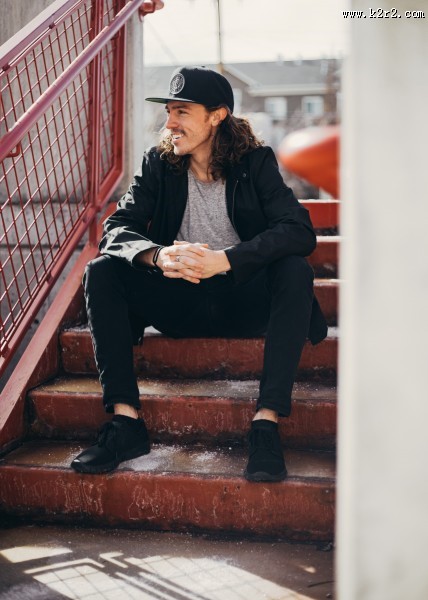 微笑的男生图片