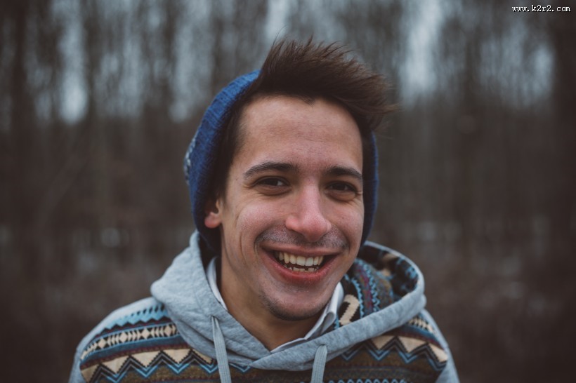 微笑的男生图片