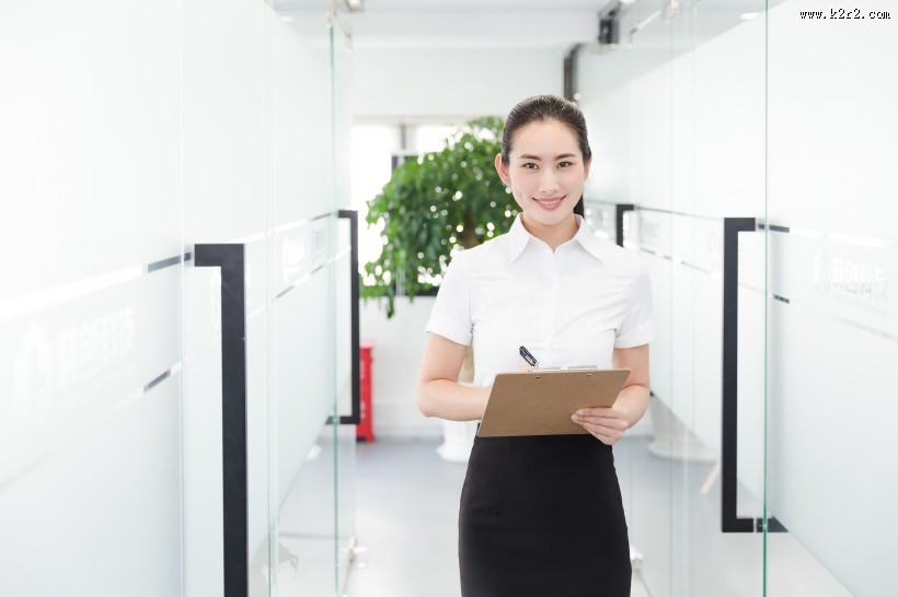 自信的职场女性白领图片