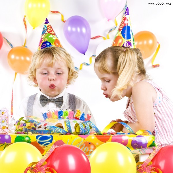 庆祝生日的小朋友图片