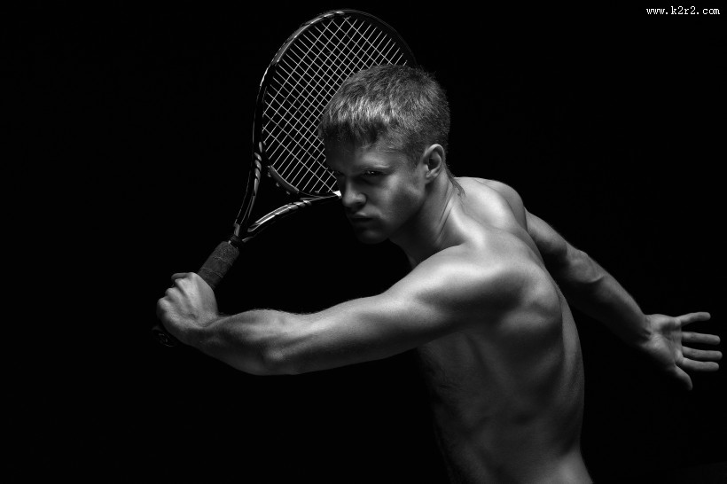 打网球的运动员图片