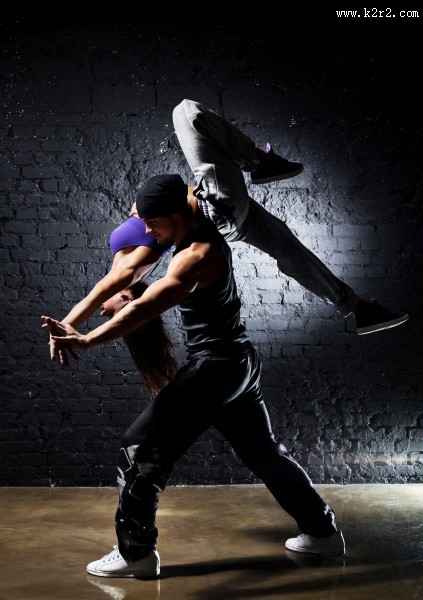 时尚青年跳动感街舞图片大全