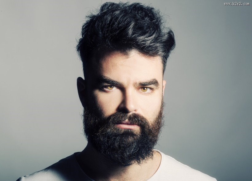 留着大胡子的男人图片