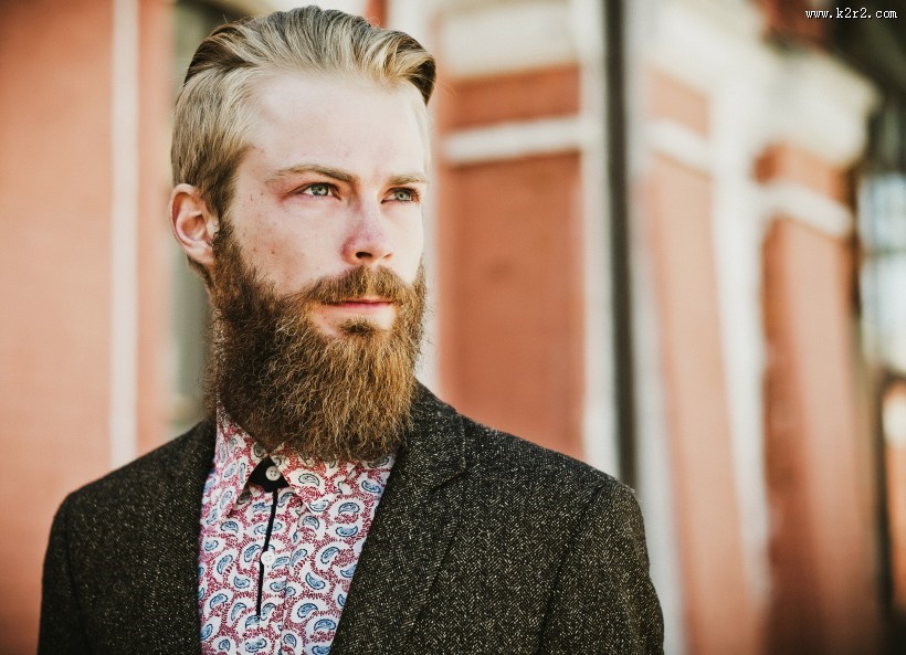 留着大胡子的男人图片