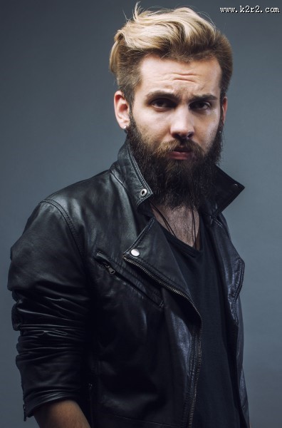 留着大胡子的男人图片