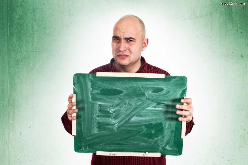 留着光头的男人图片