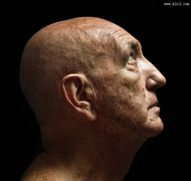 留着光头的男人图片