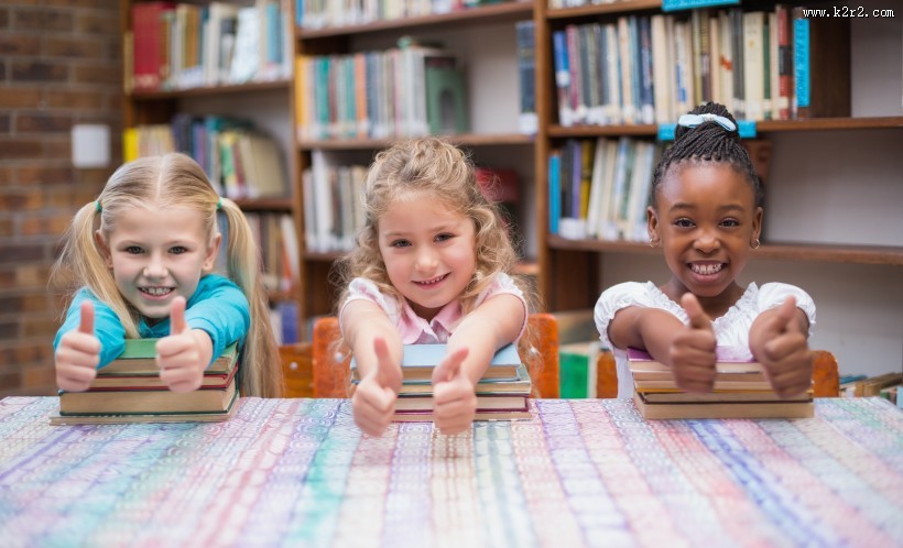 认真学习的小孩图片