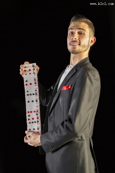 变魔术的男人图片大全