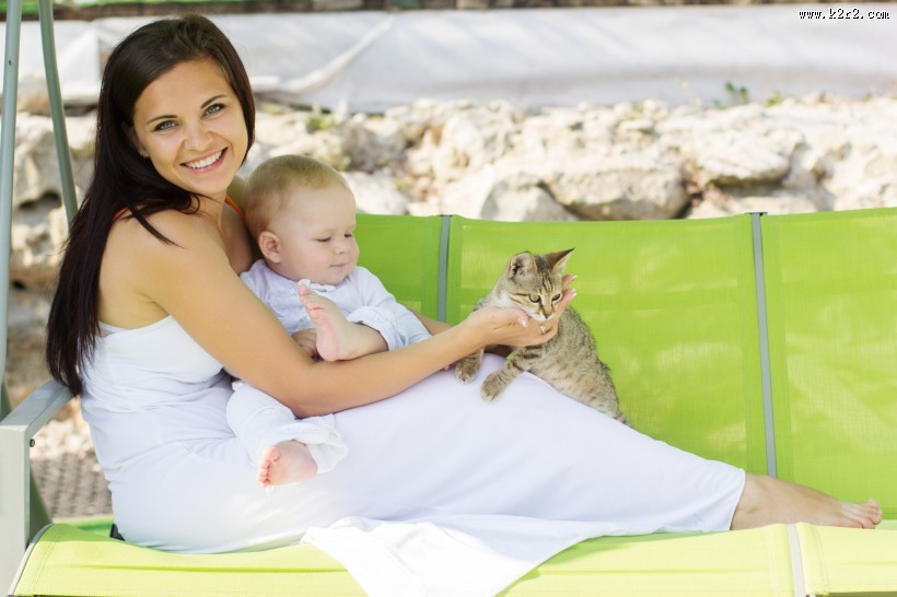 妈咪与宝宝一起玩耍的图片