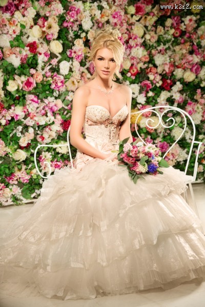 花朵中的美女图片大全