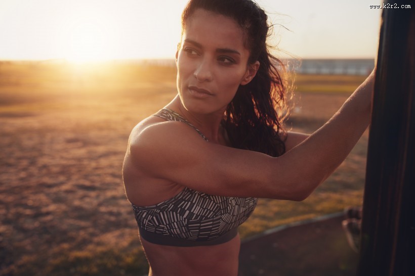 户外运动锻炼的美女图片大全