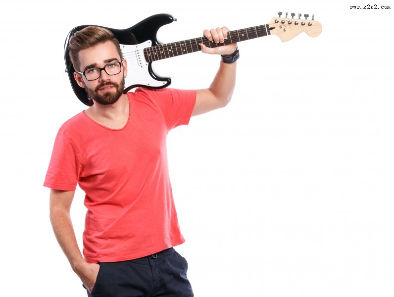 男孩和乐器吉他图片