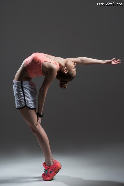 运动健美的美女图片