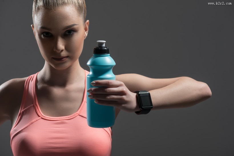 运动健美的美女图片