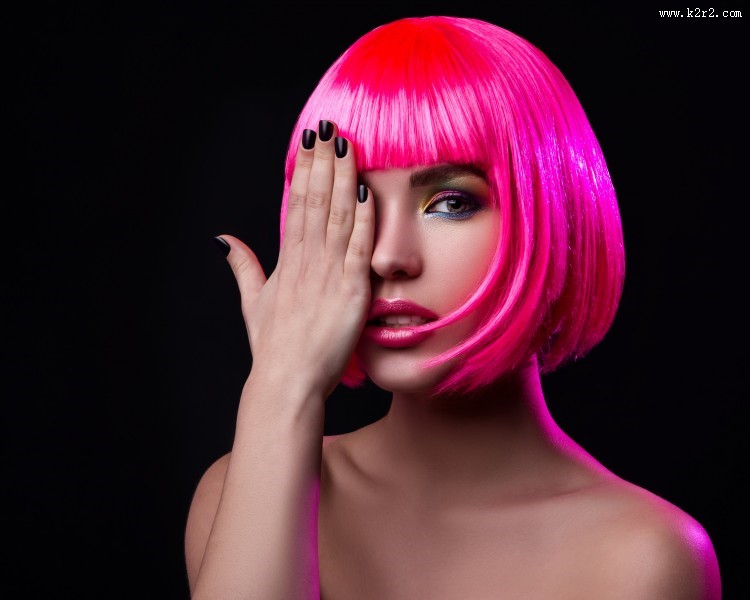 红头发彩妆美女图片