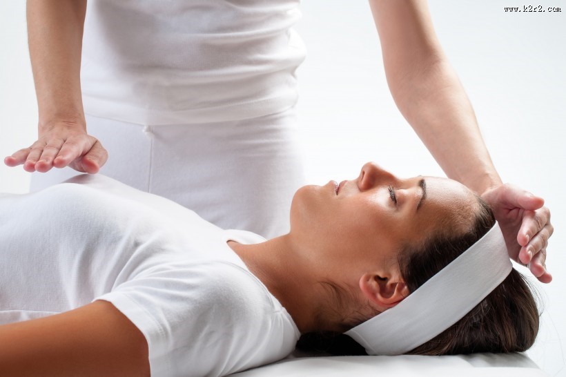 美女做SPA按摩的图片