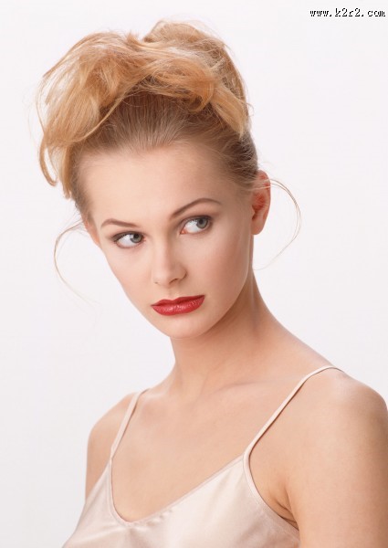 金发碧眼美女的表情和姿势图片