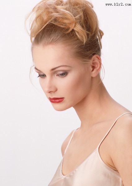 金发碧眼美女的表情和姿势图片