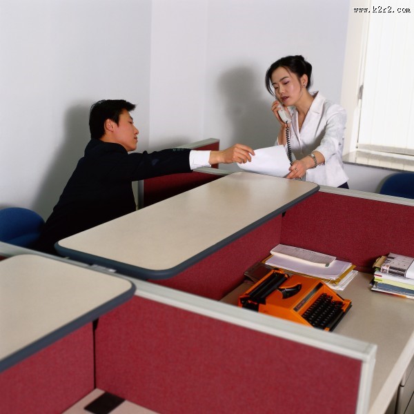 交流中的白领图片