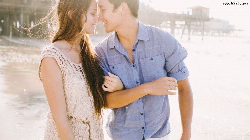 情侣浪漫亲吻图片