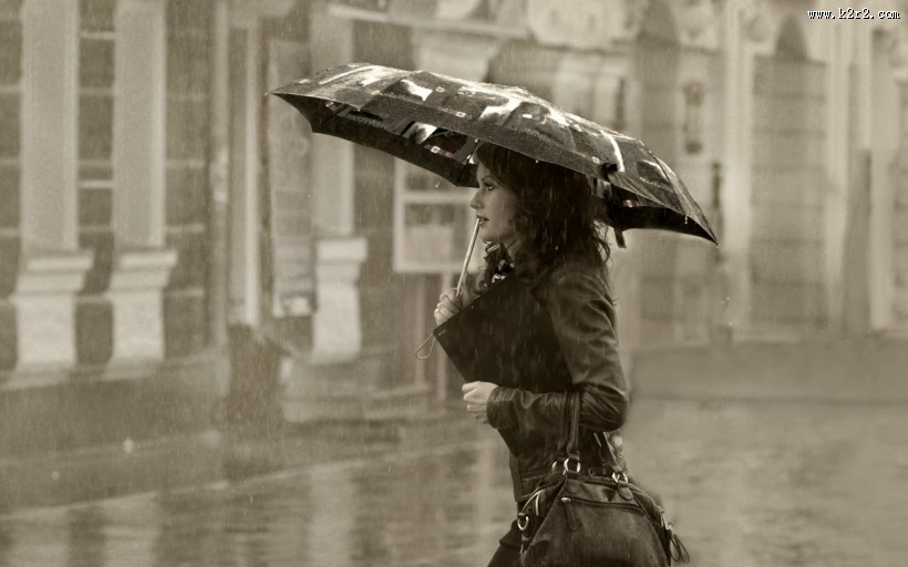 唯美的雨中美女图片