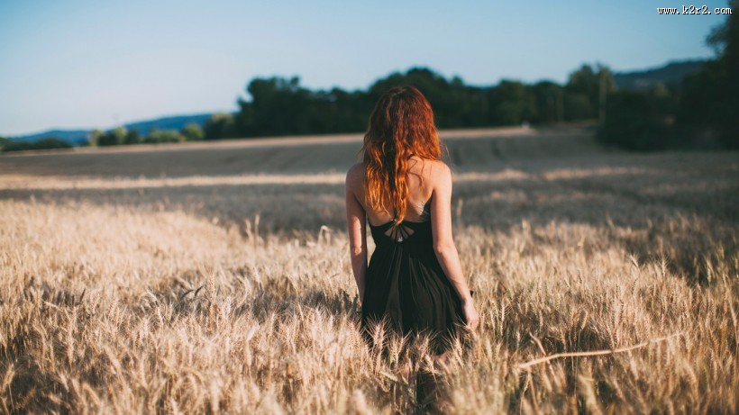 美丽女孩伤感背影图片