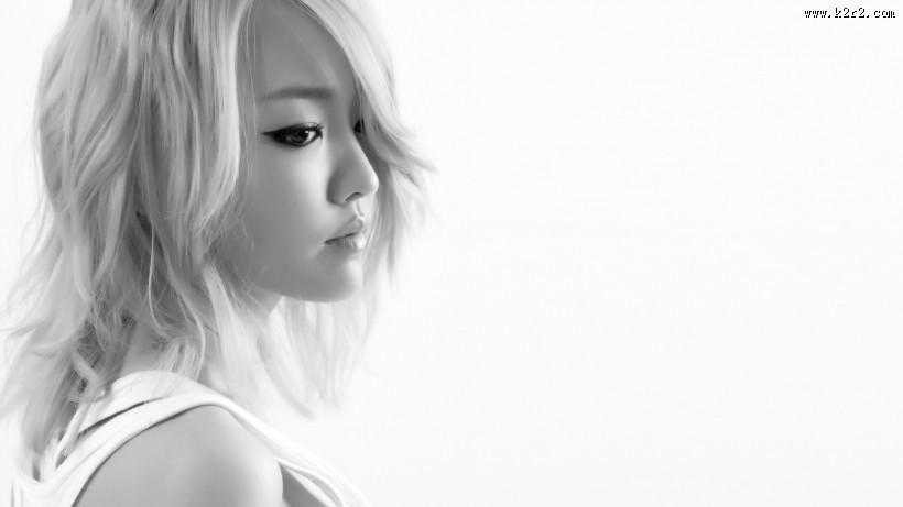 黑白照美女图片