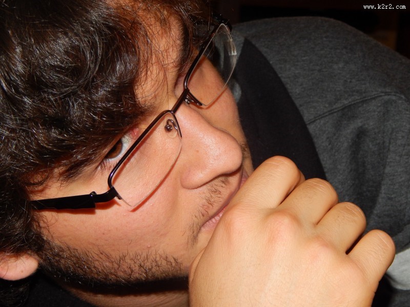 戴眼镜的人图片