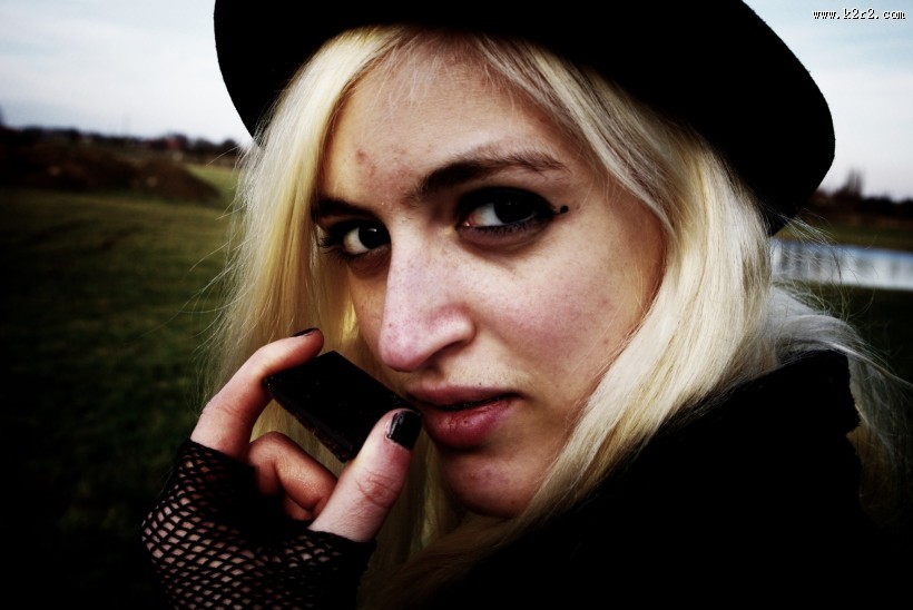 戴帽子的美女图片