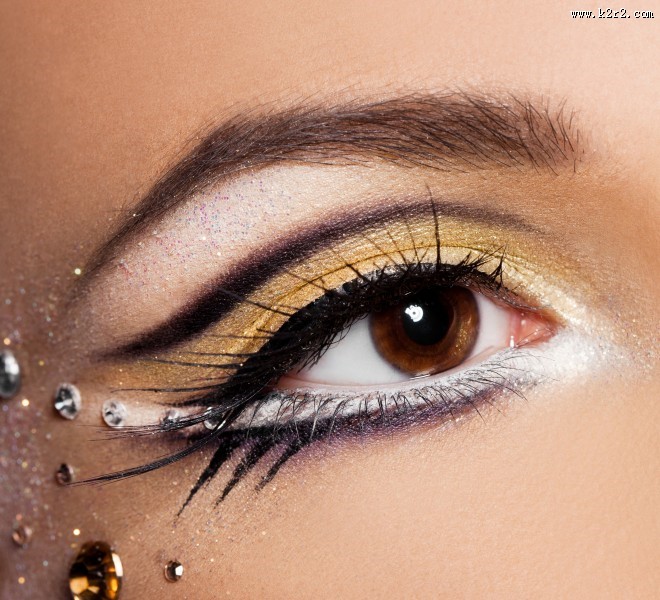 女性眼妆特写图片
