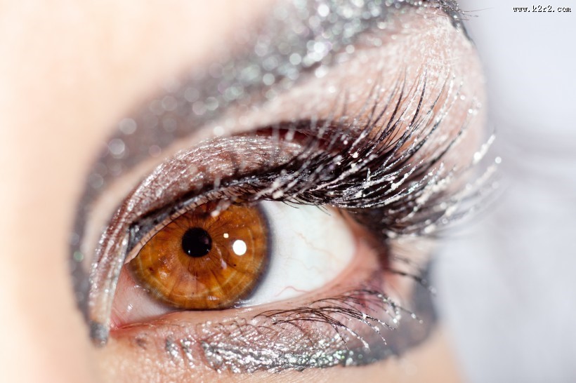 女性眼妆特写图片