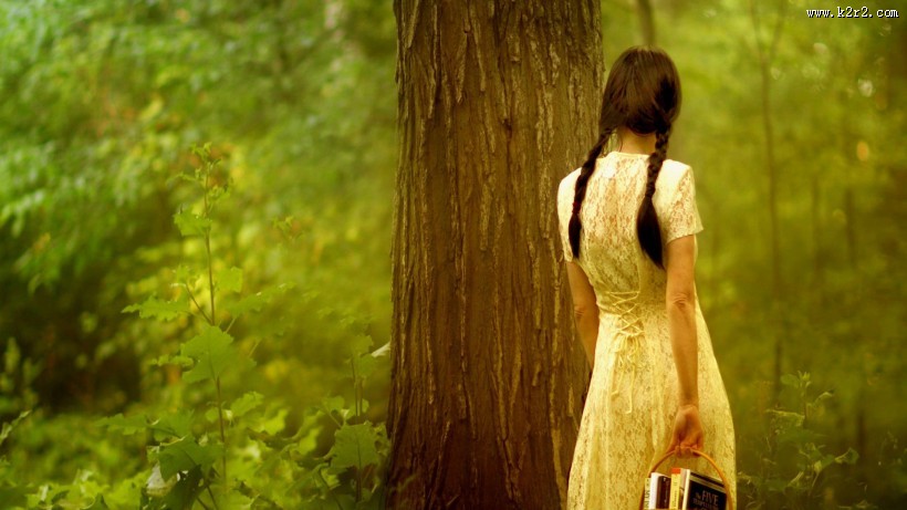 编辫子的女孩图片