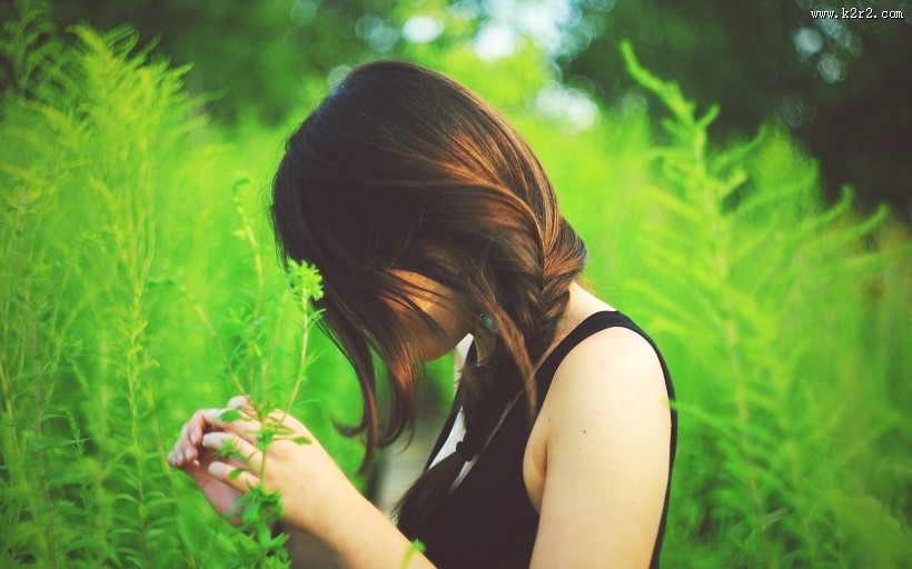 编辫子的女孩图片