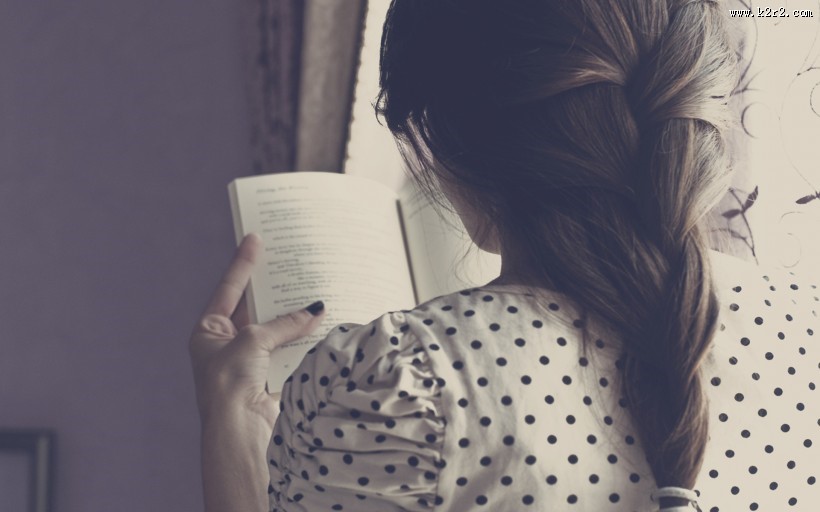 编辫子的女孩图片