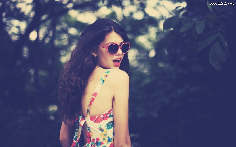 戴墨镜的美女图片大全