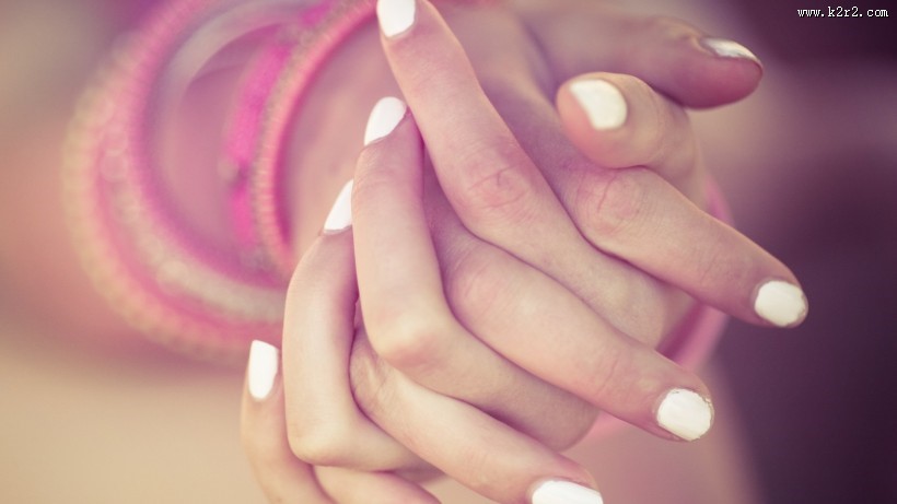 唯美涂指甲油的手图片