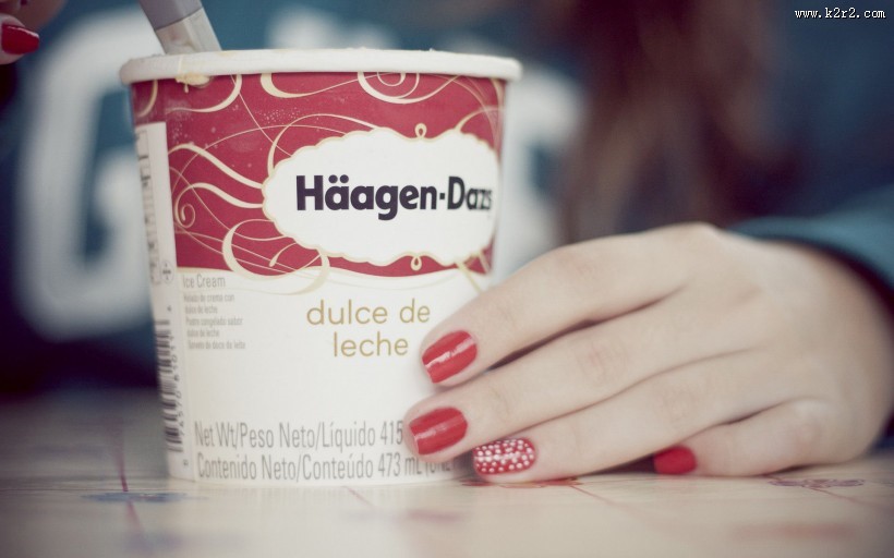 唯美涂指甲油的手图片