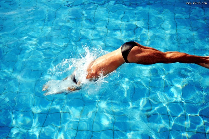 高清游泳人物图片