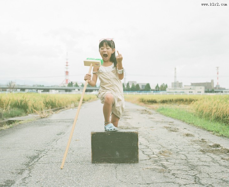 日本超萌小女孩公路摄影图片大全