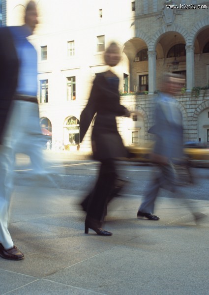 川流不息的街头图片